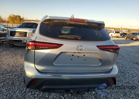 2021 Toyota Highlander Xle z USA, uszkodzony, nr VIN 5TDHZRBH8MS529232